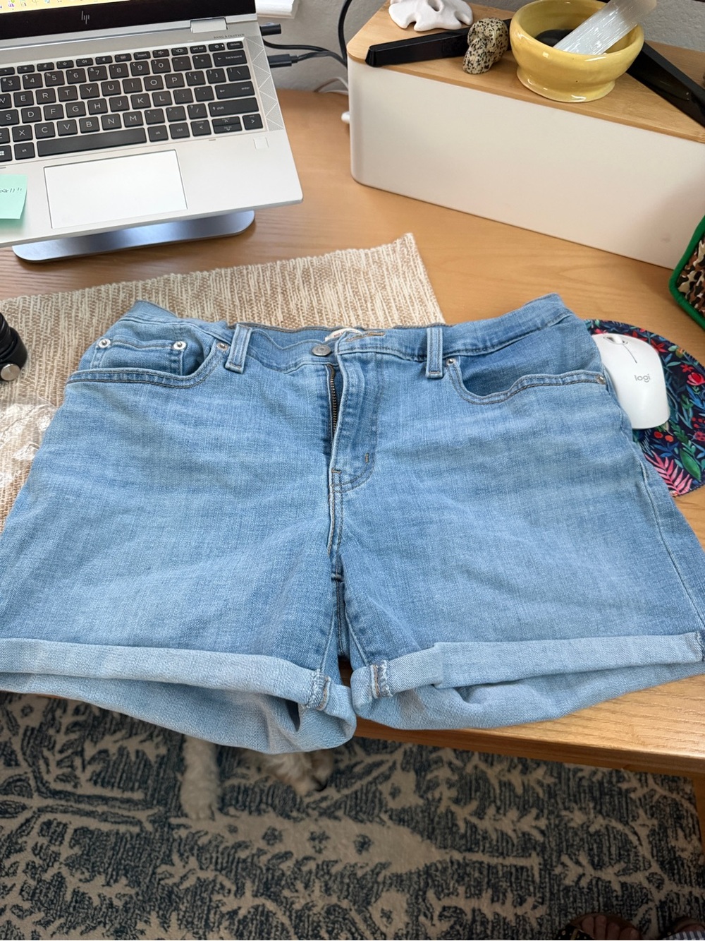 Levi’s Mid-rise Shorts in Light Wash
